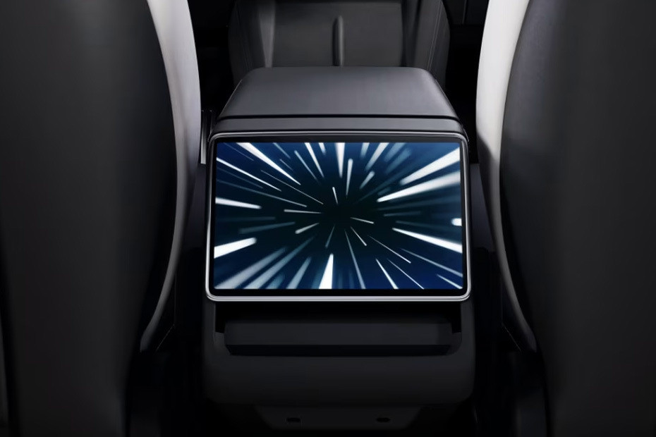 Model 3	 Rear AC Controls in UAE