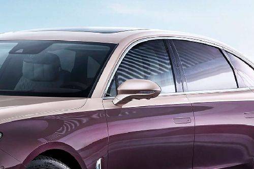 Hongqi H9 Drivers Side Mirror Front Angle