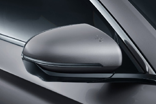 BYD Sealion 6 Drivers Side Mirror Front Angle