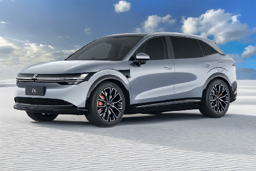 7X Front angle low view 7X Front angle low view