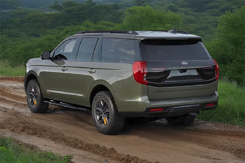 Rear Medium View of Ford Expedition