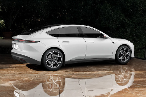 ET5 Rear Medium Side View