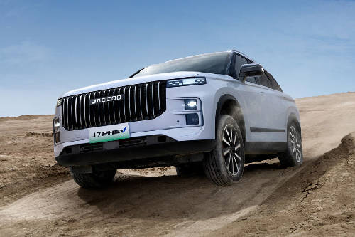 J7 Phev Front deep low Angle View