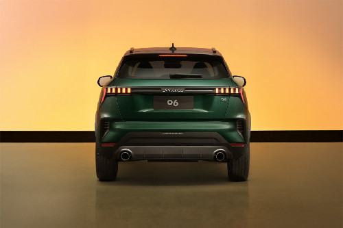 Full Rear View of LYNK&CO 06
