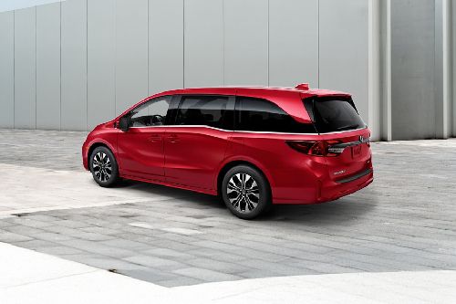 Rear Cross Side View of Honda Odyssey