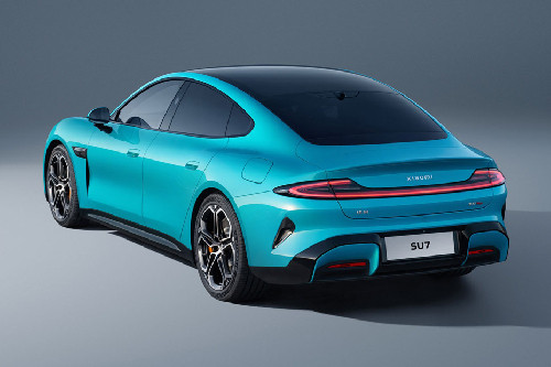 Rear Cross Side View of Xiaomi SU7