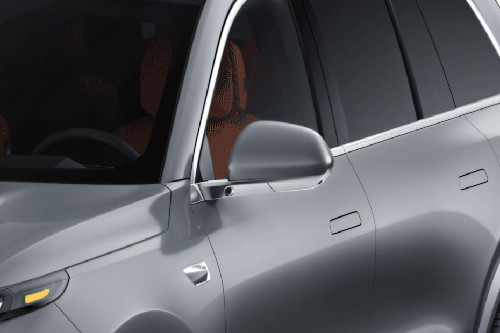 Li Auto L8 Drivers Side Mirror Front Angle