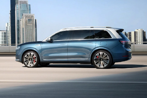 Rear Cross View of AITO 9