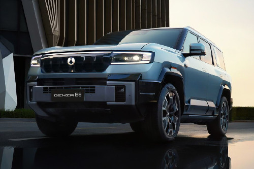 B8 Front deep low Angle View