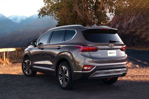 Rear Cross Side View of Hyundai Santa Fe (2022-2023)