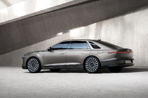 Rear Cross View of Hyundai Azera
