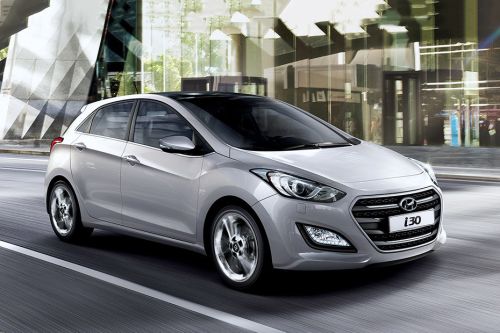 Hyundai i30 Front Cross Side View