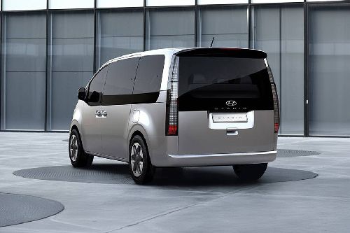 Rear Cross Side View of Hyundai Staria