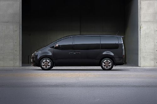 Staria Side view