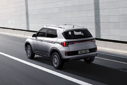 Rear Cross Side View of Hyundai Venue