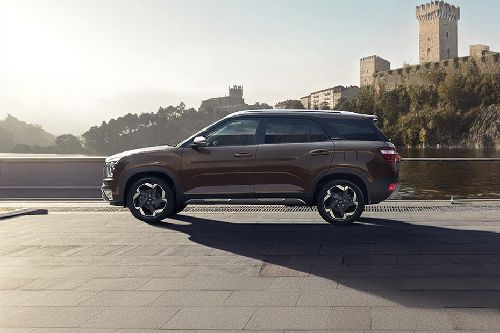Creta Grand Side view