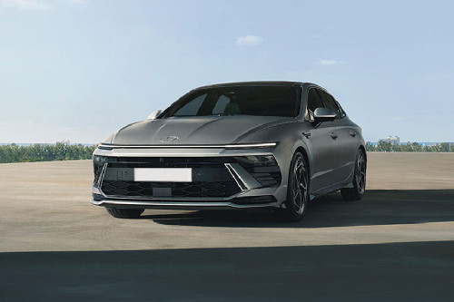 Hyundai Sonata Front Side View