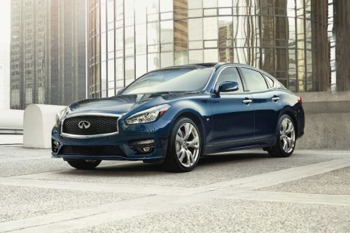 Infiniti Q70 Side Medium View