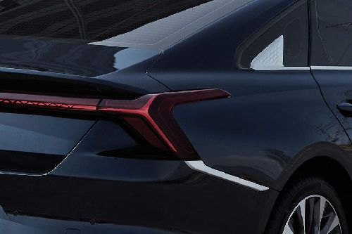 K8 (2023-2024) Tail light