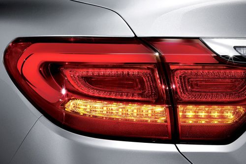 Quoris Tail light