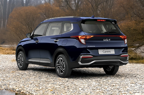 Rear Cross Side View of KIA Carens