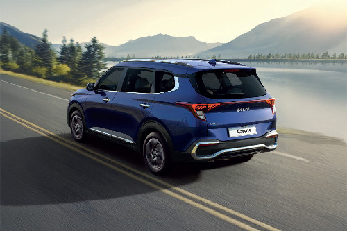 Rear Cross Side View of KIA Carens