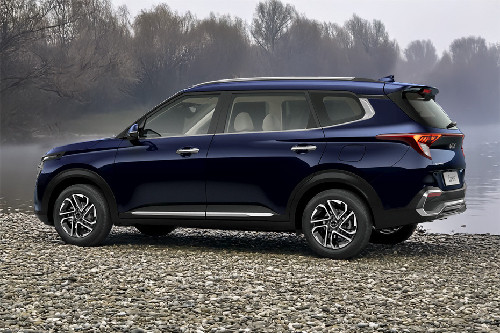 Rear Cross View of KIA Carens