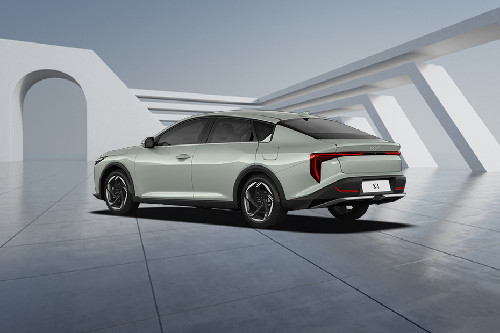 Rear Cross Side View of KIA K4