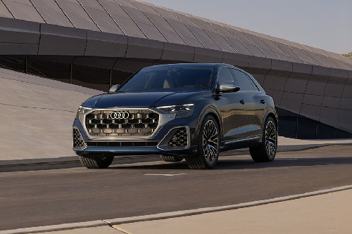 Audi SQ8 Front Side View