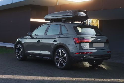 Q5 (2023-2024) Rear angle view