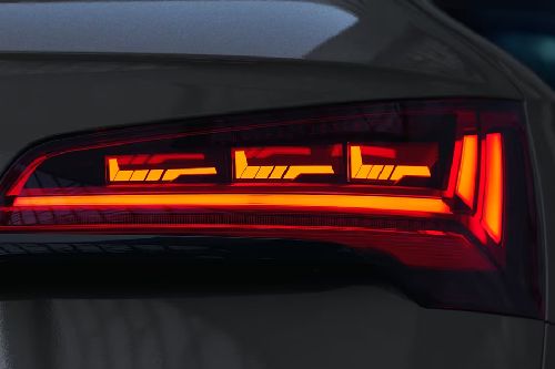 Q5 (2023-2024) Tail light