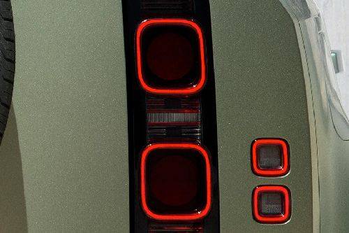 DEFENDER 110 Tail light