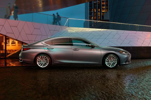 Lexus ES Drivers Sideview