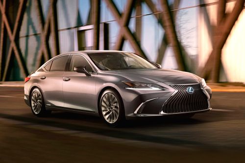 Lexus ES Front Cross Side View