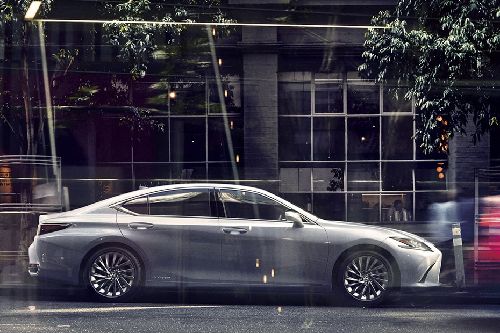 Lexus ES Hybrid Drivers Sideview