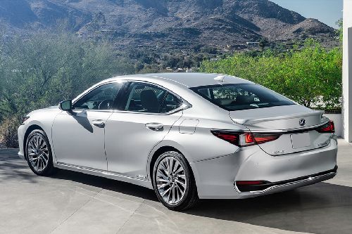 Rear Cross Side View of Lexus ES Hybrid