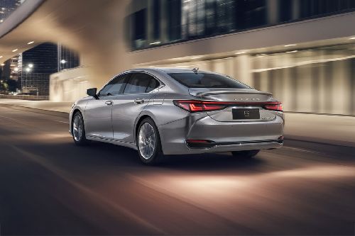 Rear Cross Side View of Lexus ES 2026