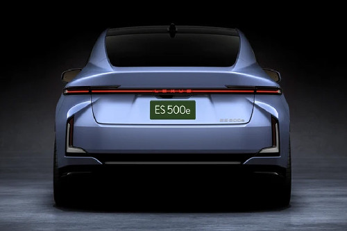 Full Rear View of Lexus ES Hybrid 2026
