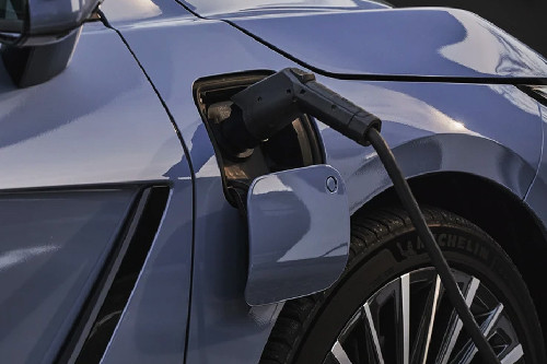 Gas Cap Open of ES Hybrid 2026