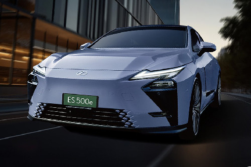 ES Hybrid 2026 Tilted Front View