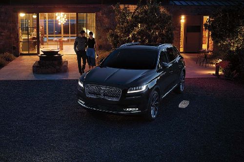 Lincoln Nautilus (2022-2024) Front Cross Side View