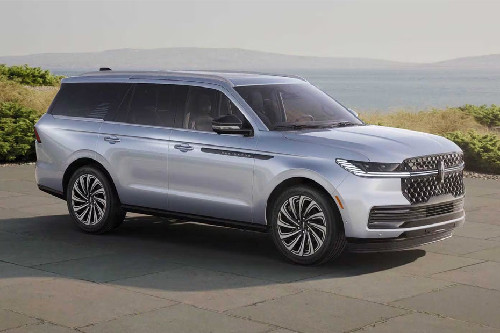 Lincoln Navigator Front Cross Side View