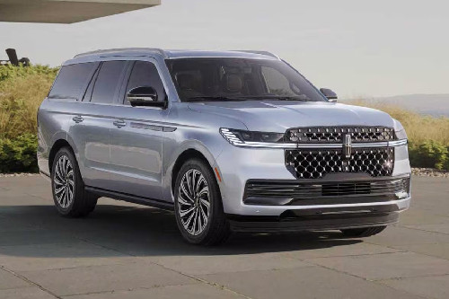 Lincoln Navigator Front Medium View