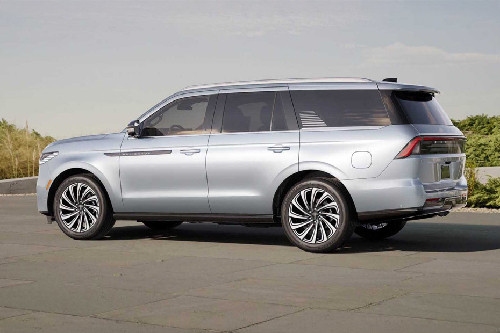 Navigator Rear Medium Side View