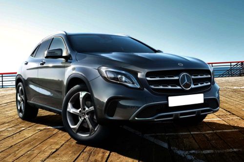 Mercedes-Benz GLA-Class Front Cross Side View