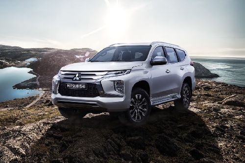 Mitsubishi Montero Sport Front Medium View