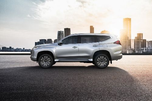 Mitsubishi Montero Sport Full Side View