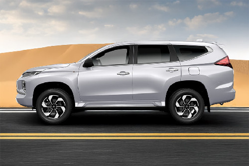 Montero Sport Side view