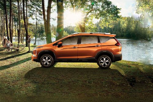 Mitsubishi Xpander Cross Full Side View