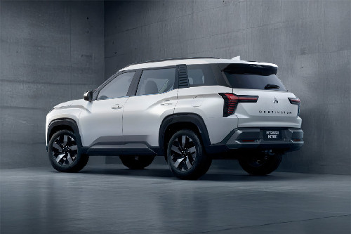 Rear Cross Side View of Mitsubishi Destinator